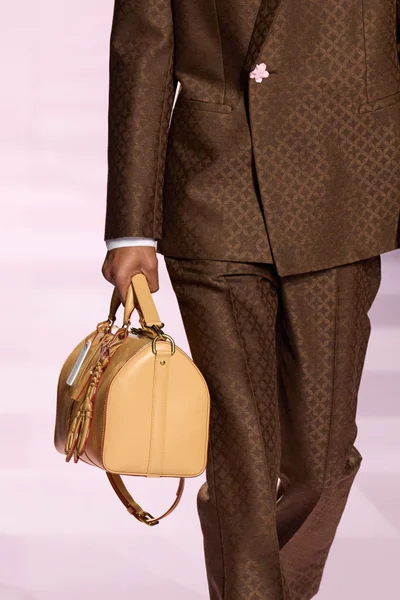 Look 5
